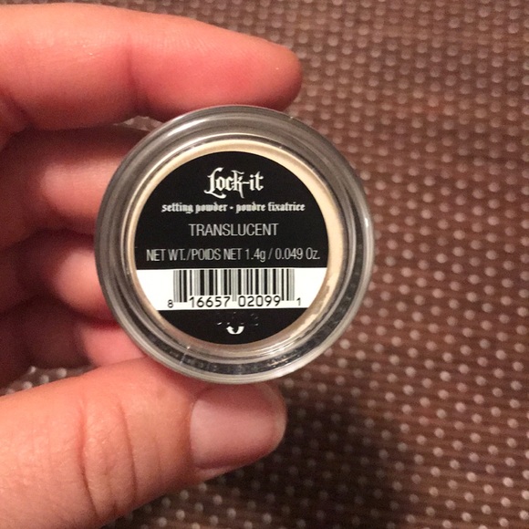 Kat Von D Lock-it setting powder - Picture 3 of 4